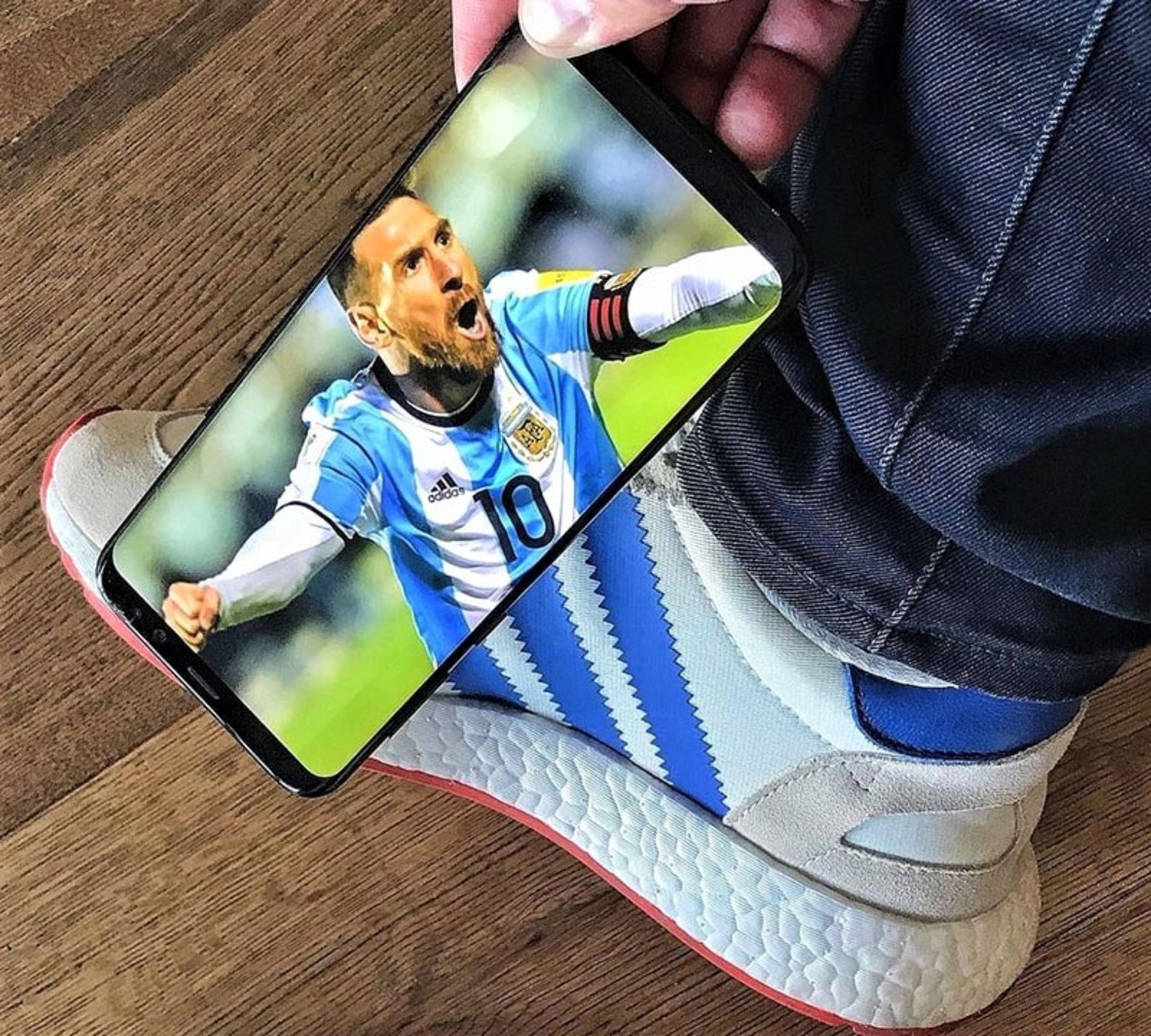 تلفیق عکس مسی با کتونی