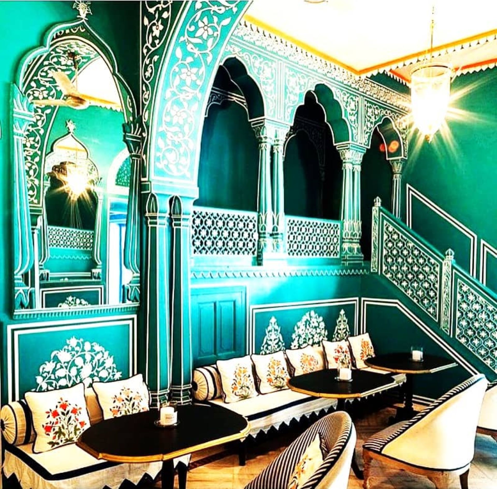 نقش و نگارهای هندی بر روی دیوار رستوران پالادیو، منبع: اینستاگرام  barpalladio