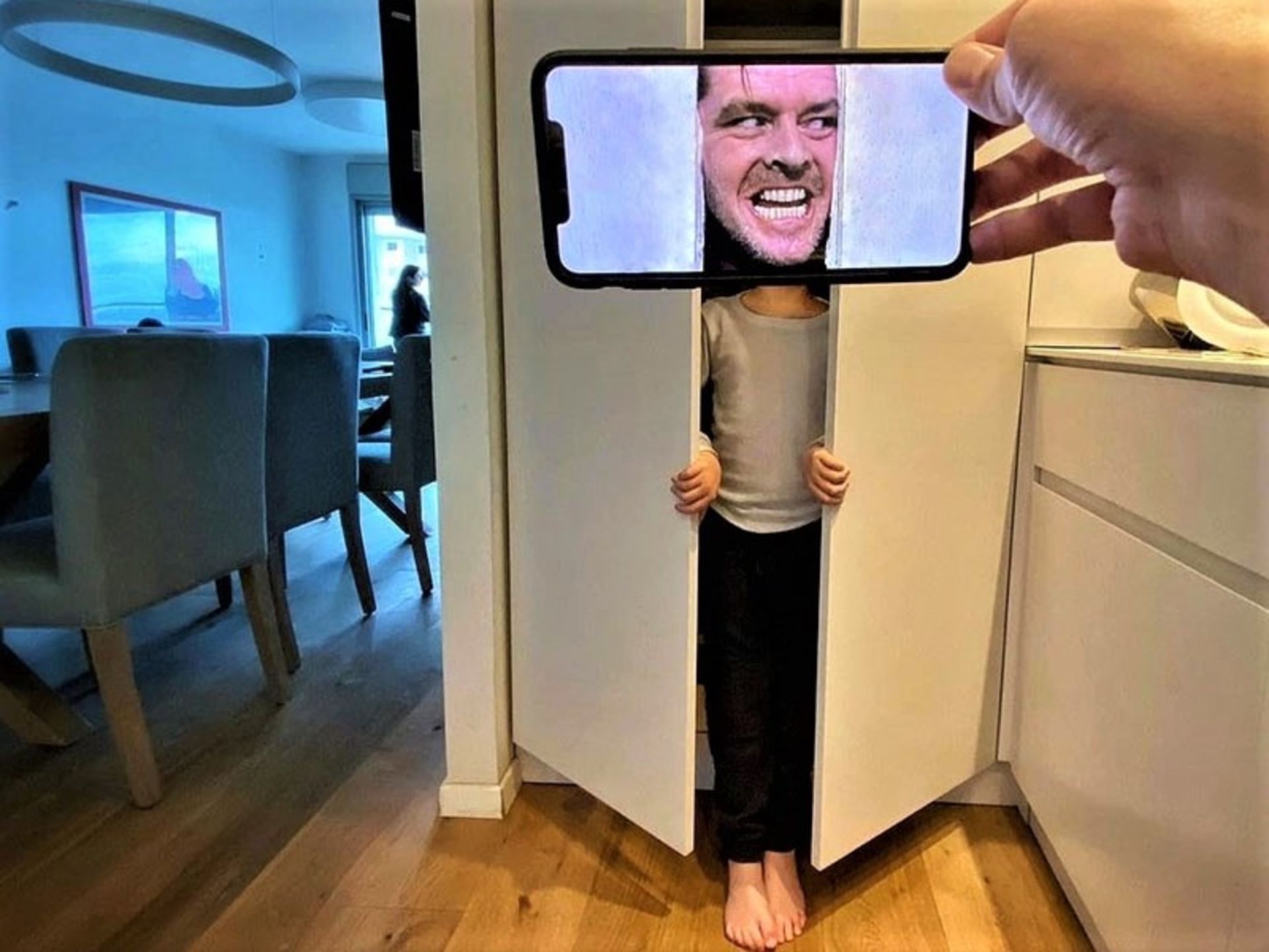 تلفیق عکس بازیگر آمریکایی با بدن انسان واقعی