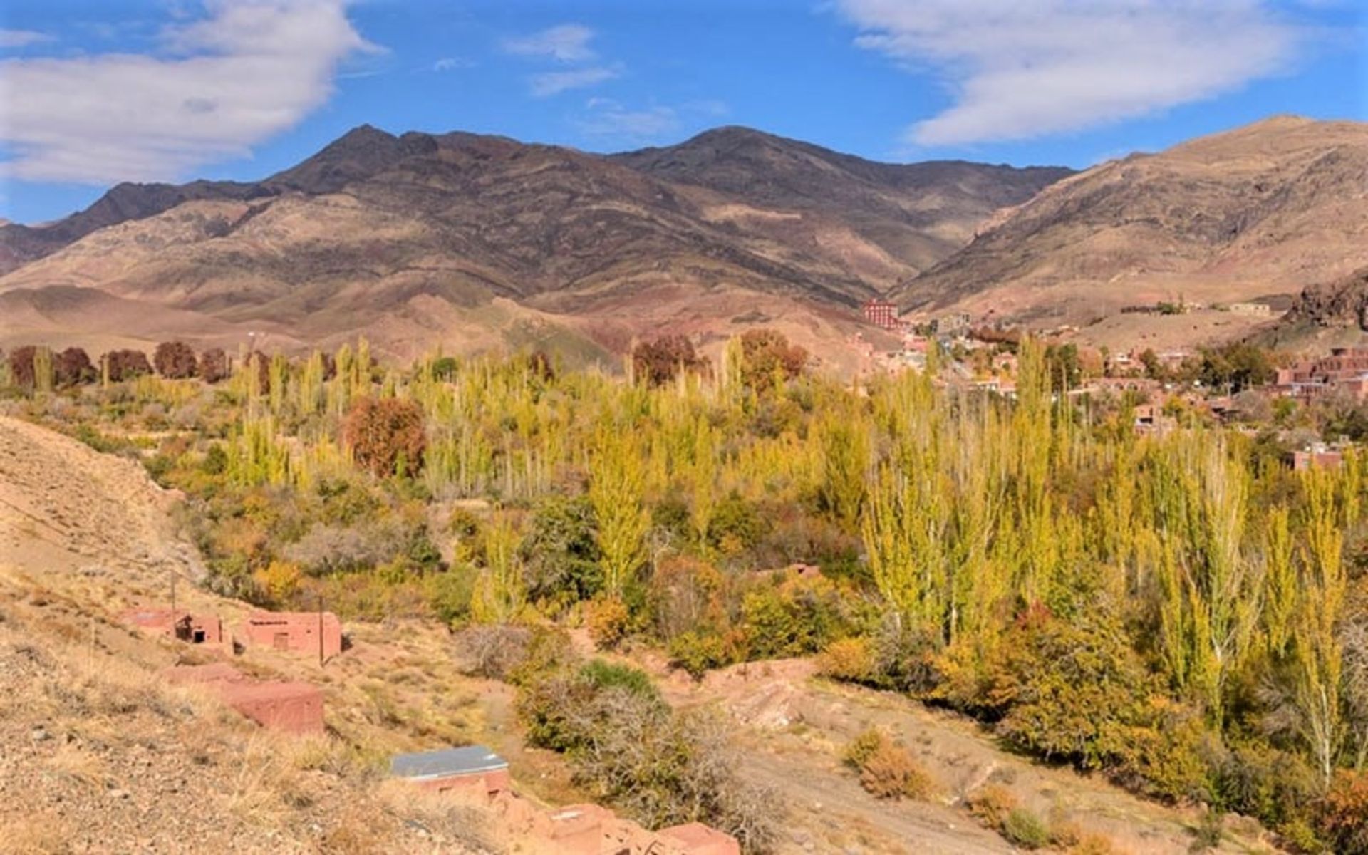 دورنمای روستای ابیانه، منبع عکس: travel-tour-guide.com، عکاس: ناشناس