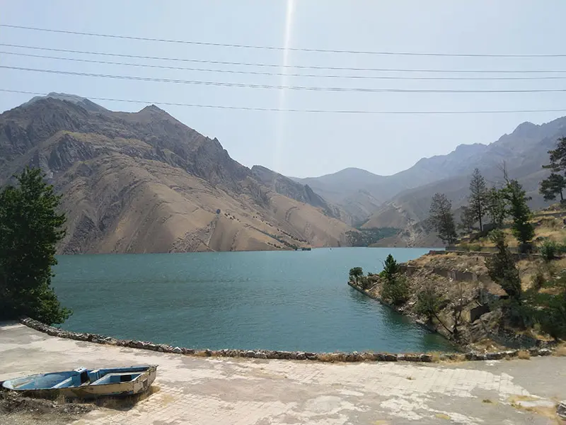 دریاچه سد کرج از نمای روستای واریان؛ منبع عکس: گوگل مپ؛ عکاس: Parisa Habibi