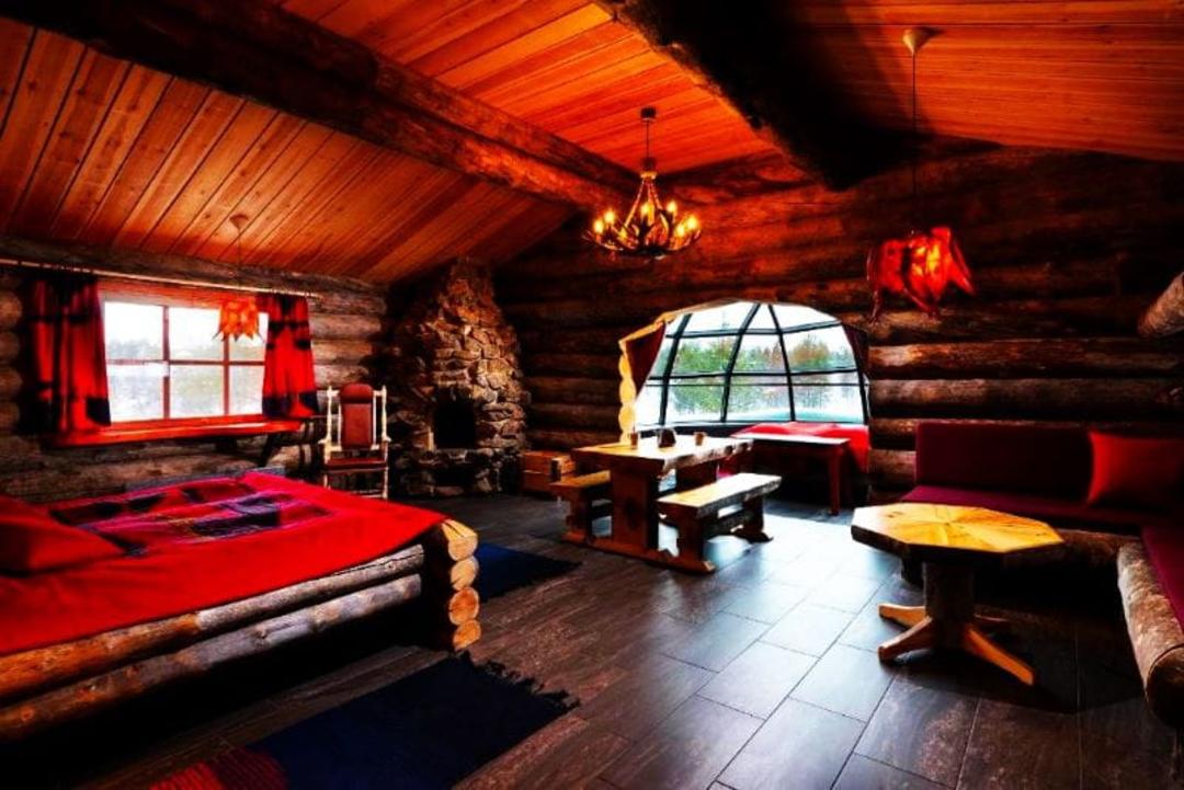 اتاق های چوبی اقامتگاه قطبی کاکسلاتانن، منبع: booking.com