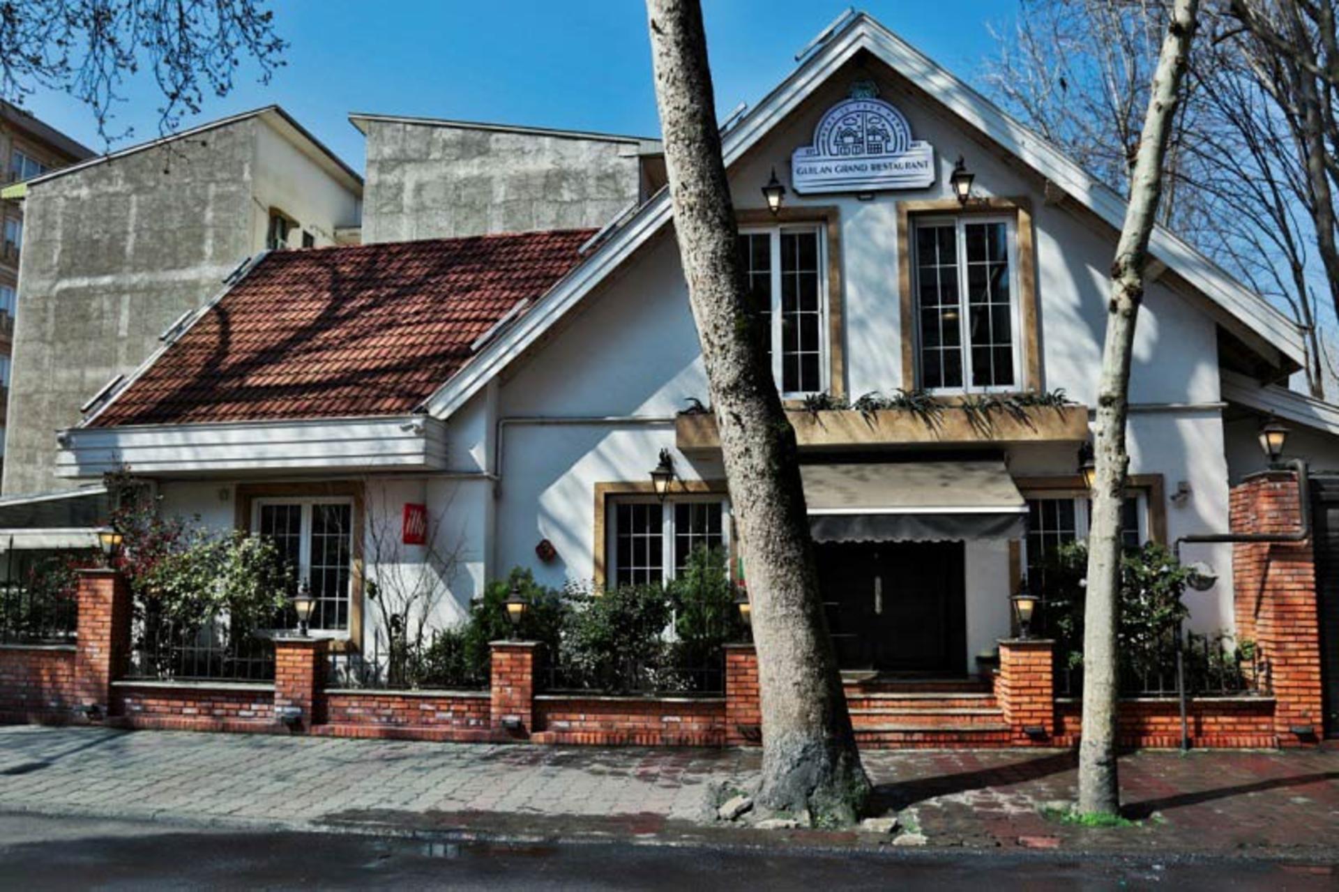 کافه رستوران گیلان گراند در رشت؛ منبع عکس: grand.restaurant؛ عکاس: نامشخص