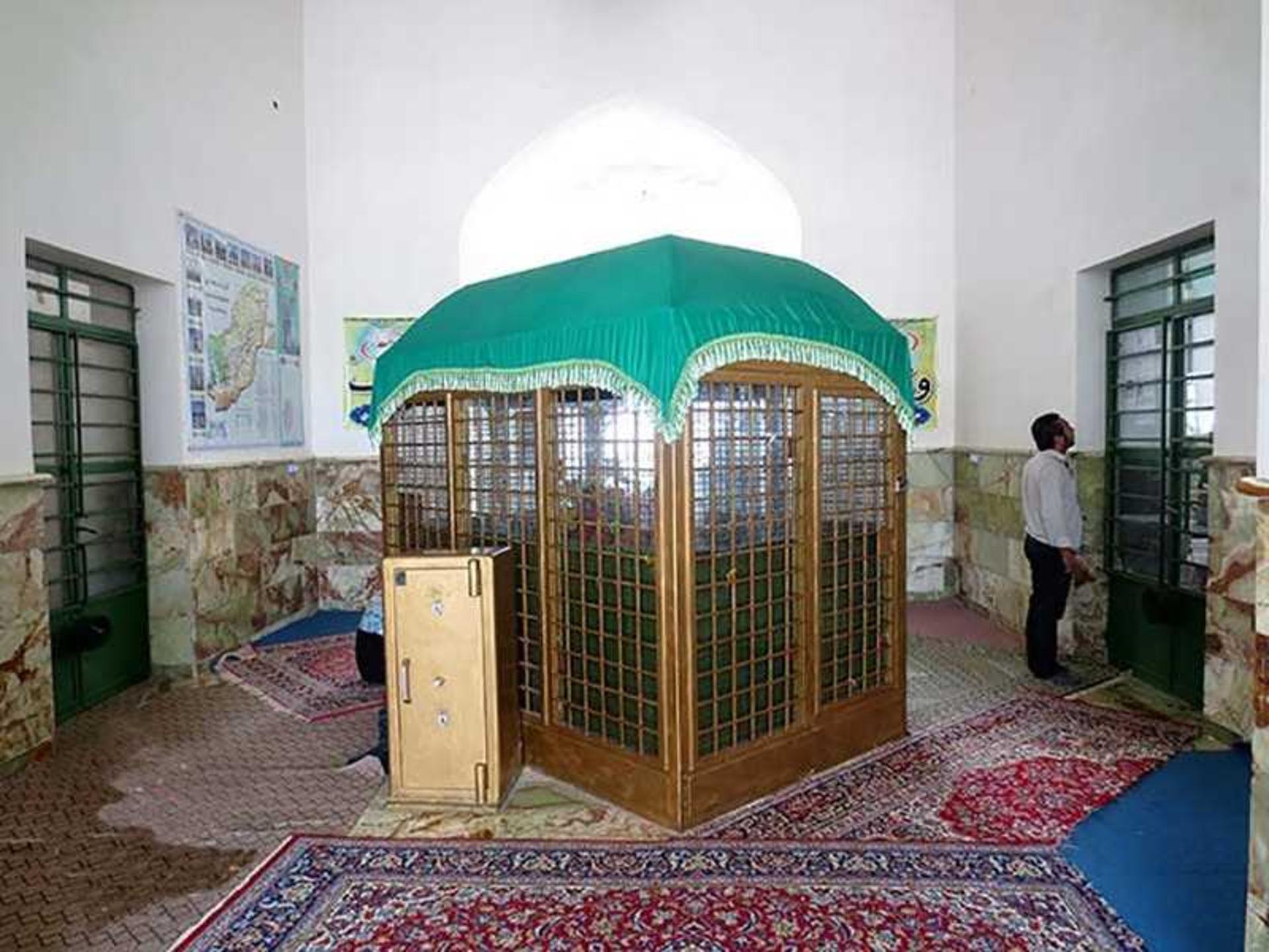 مقبره زکریا نبی استان گلستان؛ منبع عکس: فصل اقتقاد؛ عکاس: ناشناس