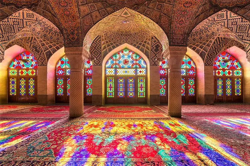 مسجد نصرالملک شیراز، منبع عکس: cntraveler.com، عکاس: ناشناس