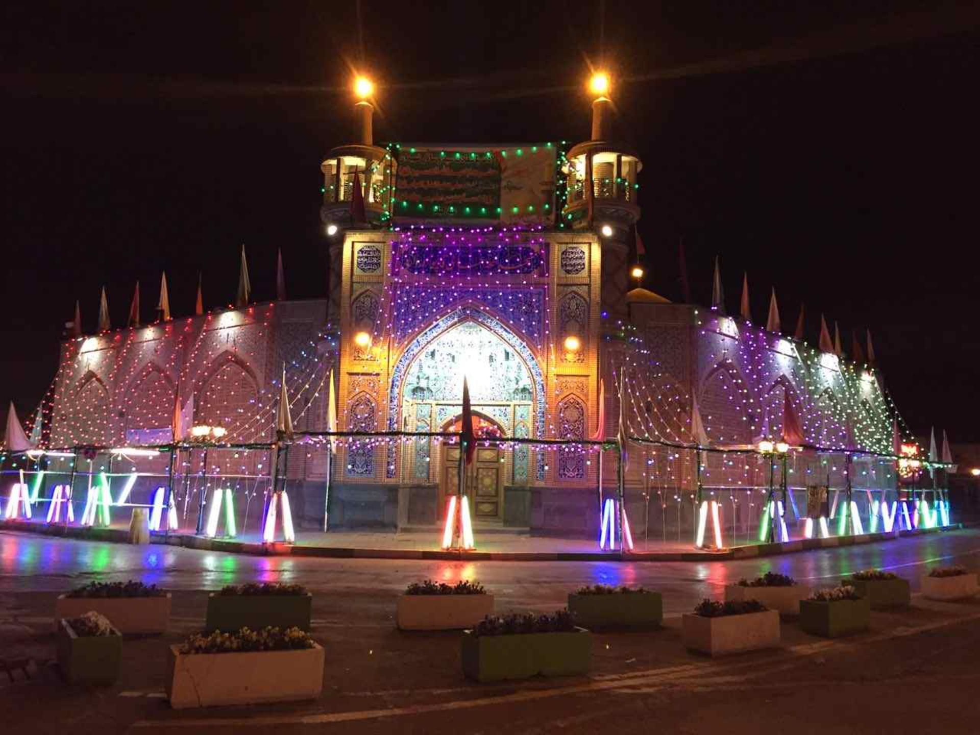 تزئینات مسجد عالی قاپو در اعیاد مذهبی؛ منبع عکس: گوگل مپ؛ عکاس: Amir hosein Tahouneh