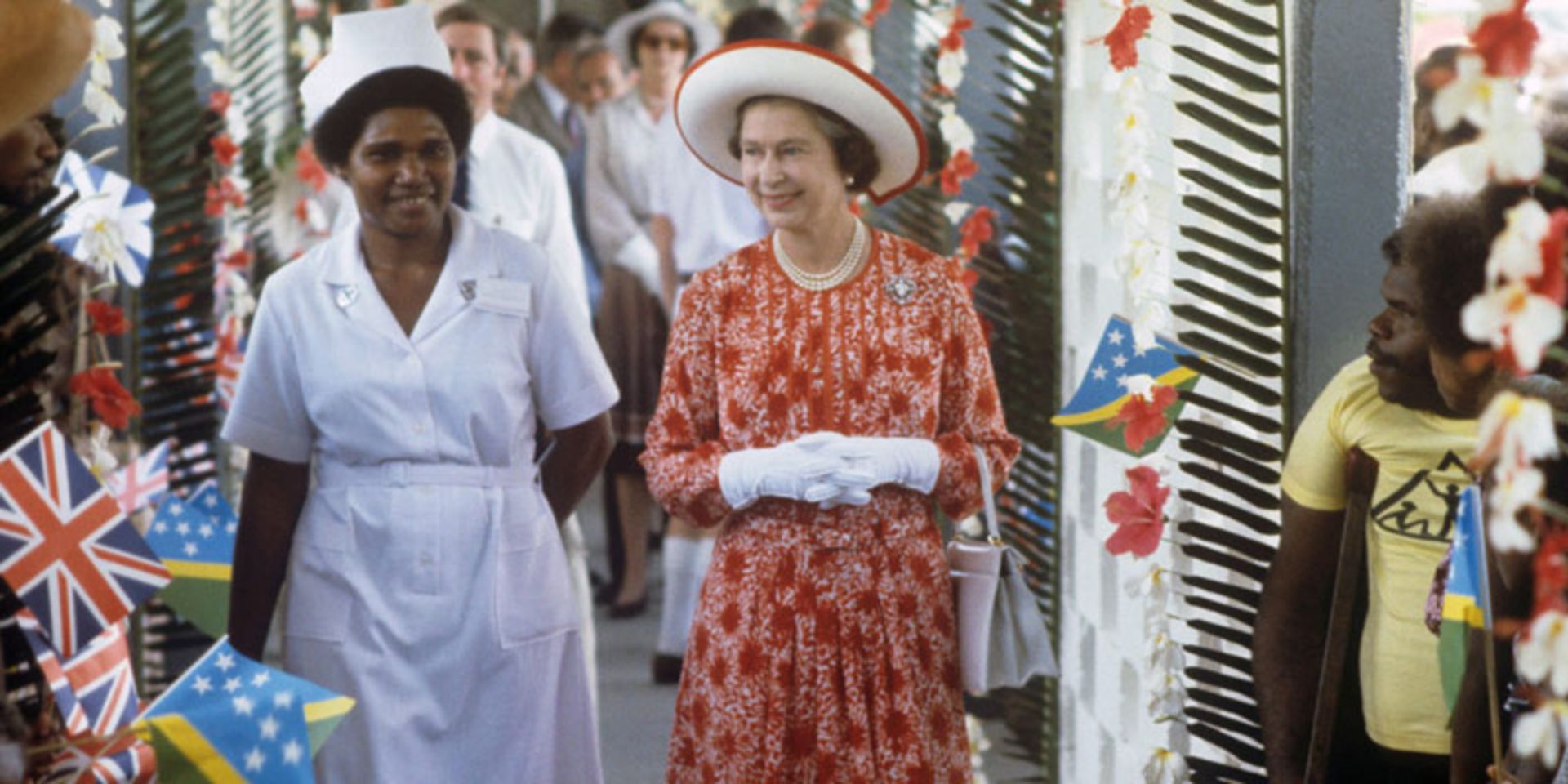 ملکه الیزابت در جزایر سلیمان؛ منبع عکس: Courtesy of Royal UK، عکاس: نامشخص