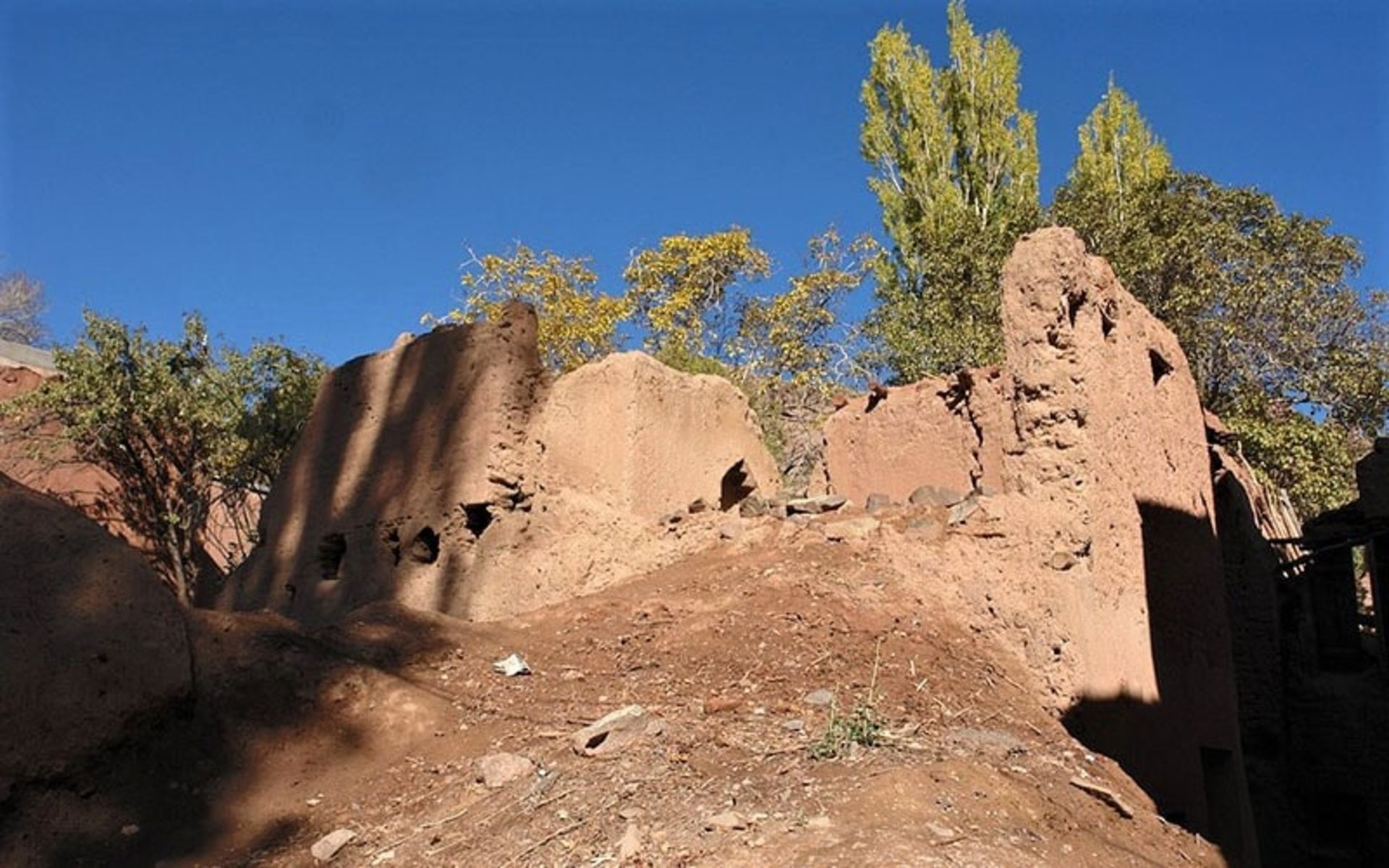 ابیانه در طول فصل پاییز، منبع عکس: tripadvisor.com، عکاس: PaoloRiccardoCarrara