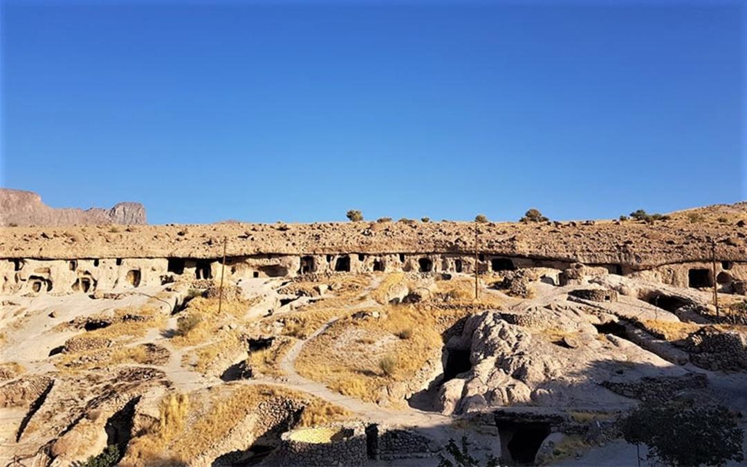 خانه های روستایی در صخره های میمند، منبع عکس: گوگل مپ، عکاس: راضیه فیاضی