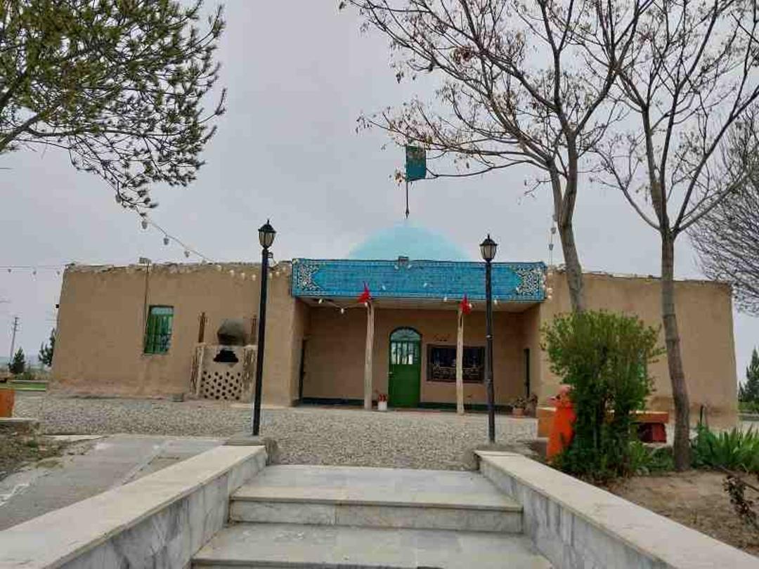نمایی از روبروی امامزاده ابراهیم تنکمان؛ منبع عکس: گوگل مپ؛ عکاس: امیرحسین کیان