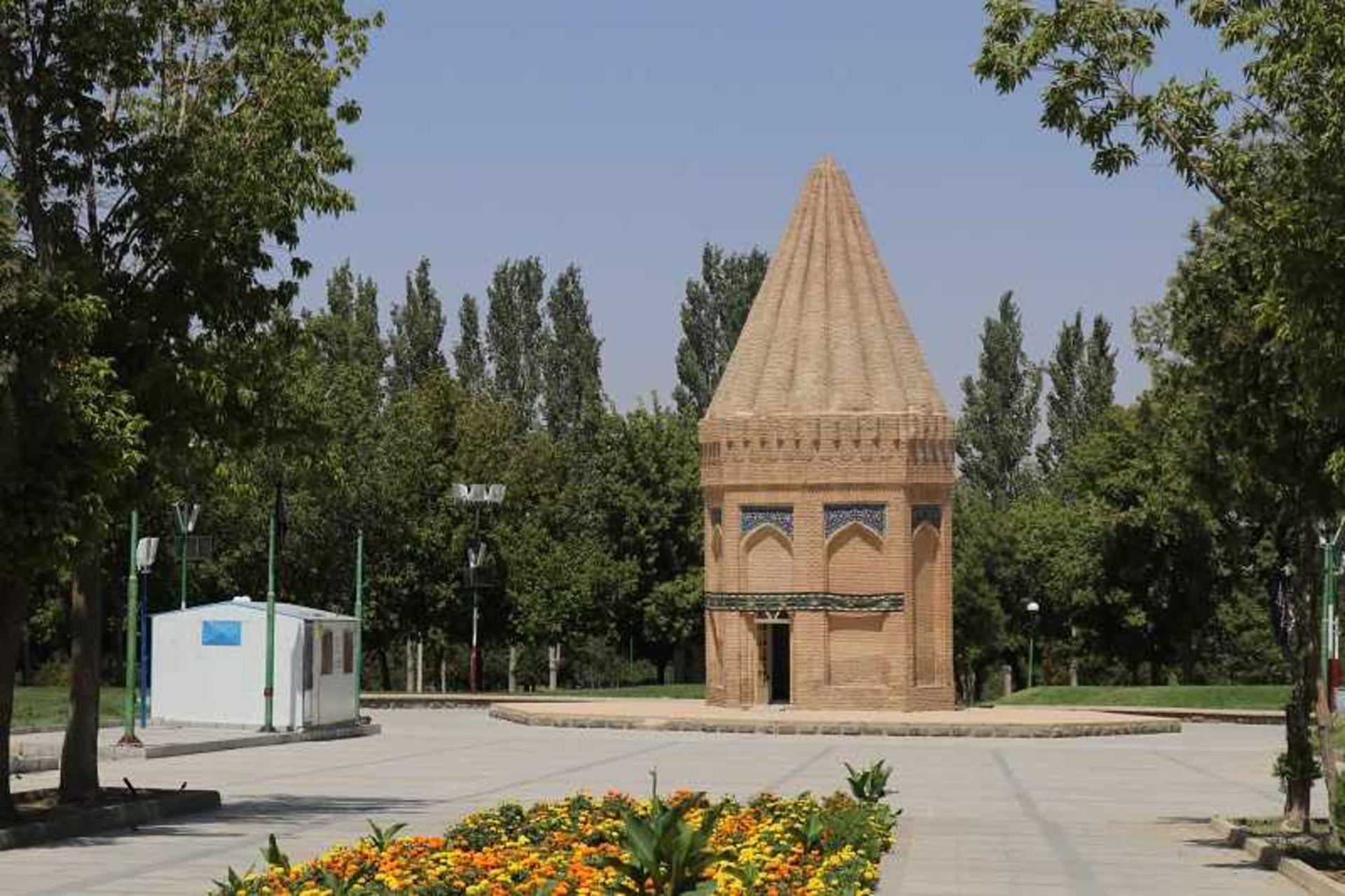 بقعه تاریخی حیقوق نبی در تویسرکان؛ منبع عکس: گوگل مپ؛ عکاس: رضا دادوند