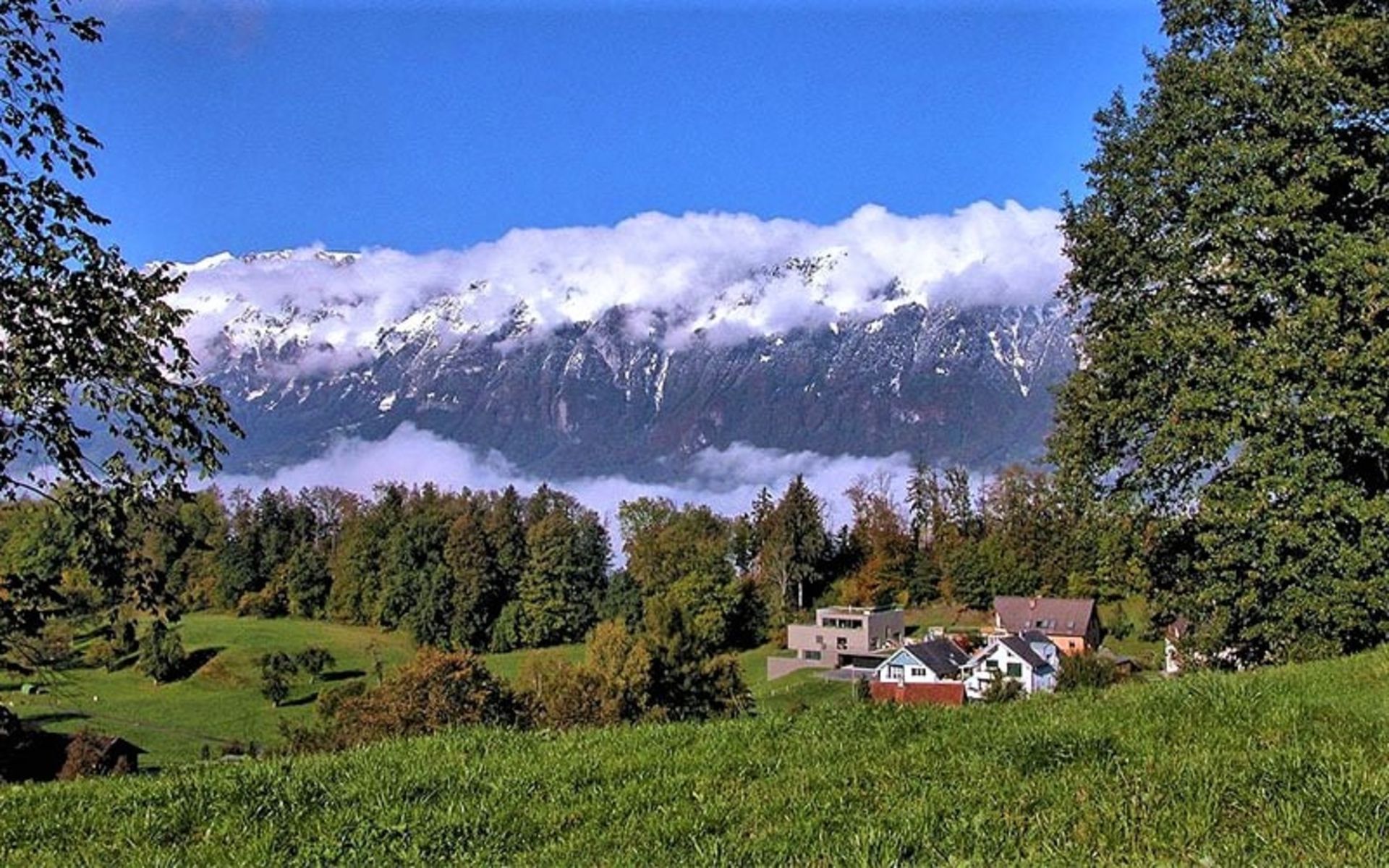 کوهستان سرسبز در کشور لیختن اشتاین، منبع عکس: thecrazytourist.com، عکاس: ناشناس