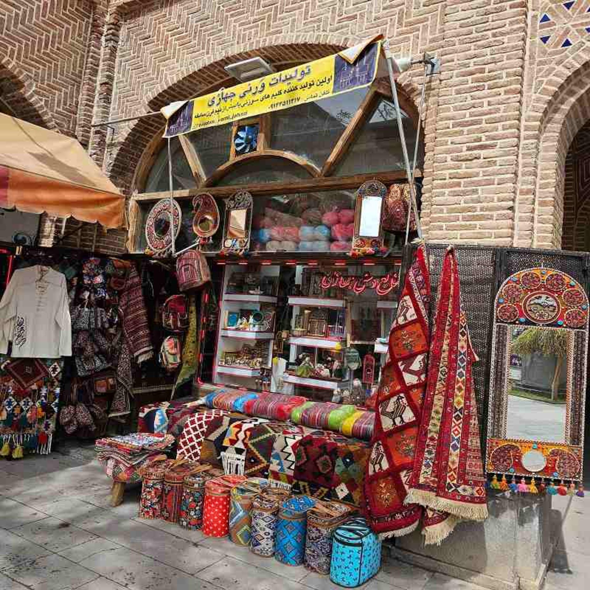 صنایع دستی در بازار تاریخی اردبیل؛ منبع عکس: گوگل مپ؛ عکاس: Sajjad Qaftan