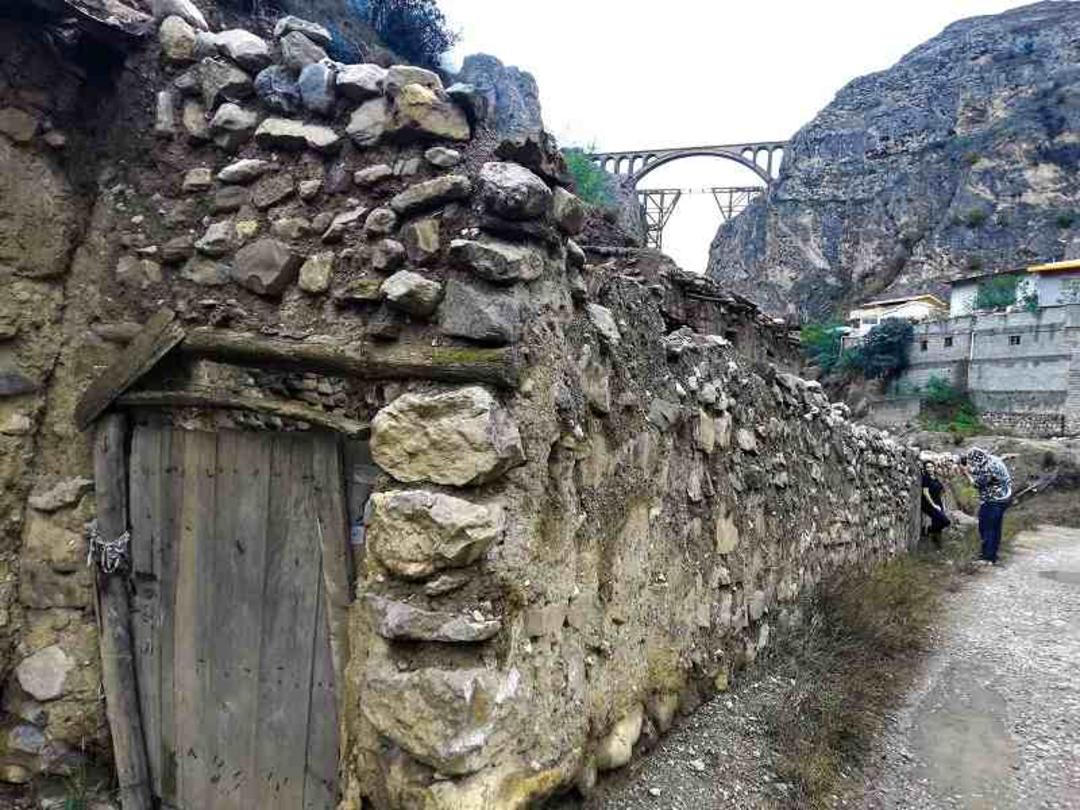 نمای پل ورسک از داخل روستا؛ منبع عکس: گوگل مپ؛ عکاس:مرتضی هنرمند
