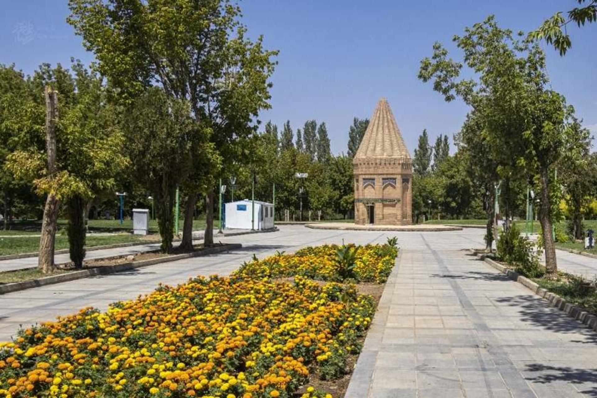 آرانگاه حیقوق نبی در تویسرکان؛ منبع عکس گوگل مپ؛ عکاس: رضا دادوند