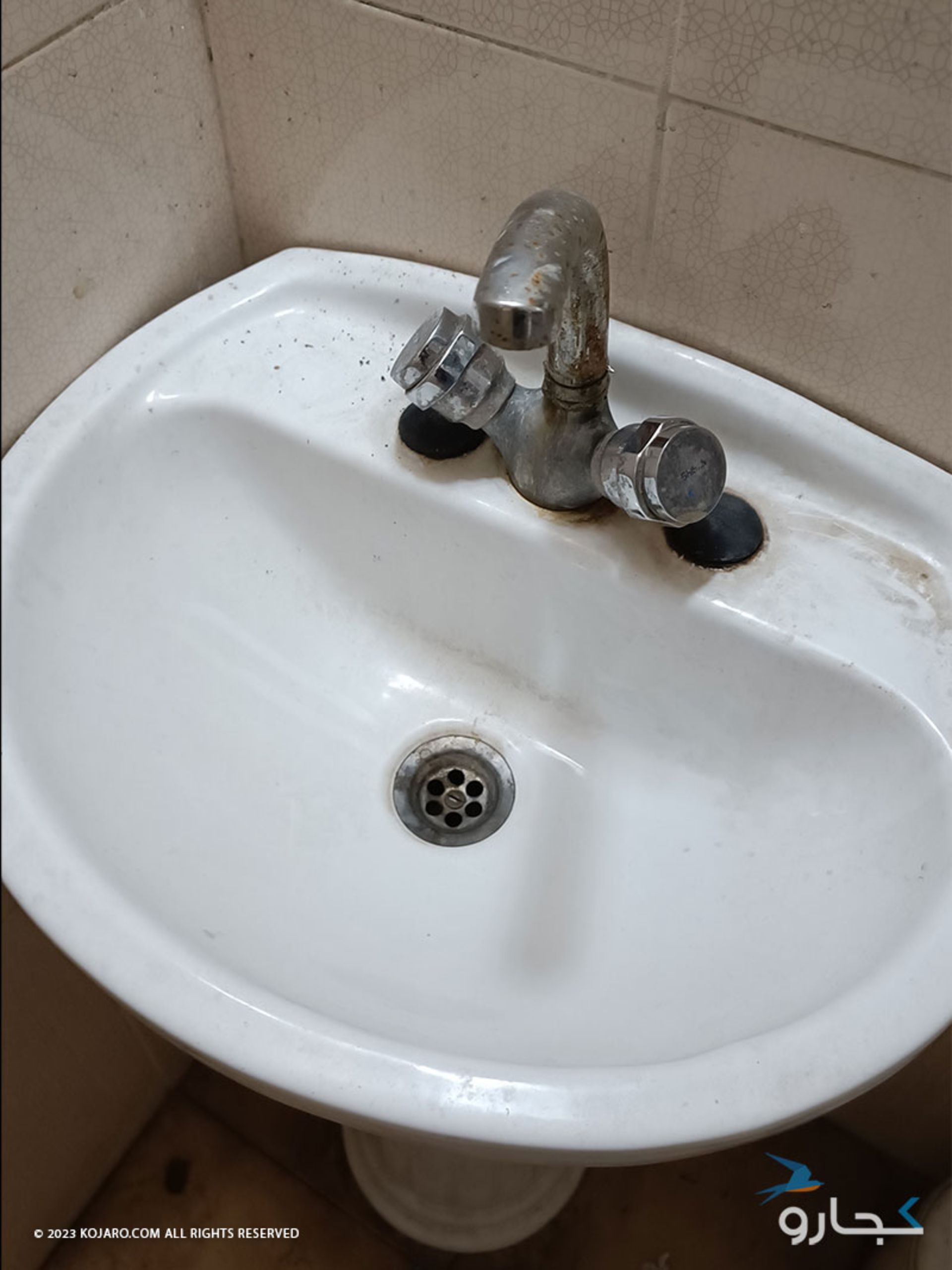 وضعیت بد سرویس بهداشتی موزه باستان‌شناسی رشت؛ منبع: کجارو