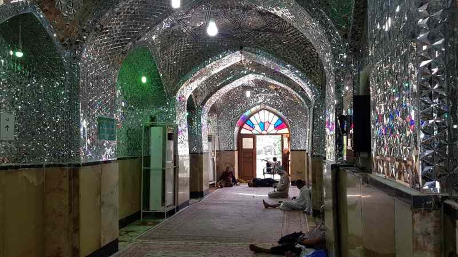 آینه کاری های مرقد دانیال نبی در شوش؛ منبع عکس: گوگل مپ؛ عکاس: سید هادی واقفی