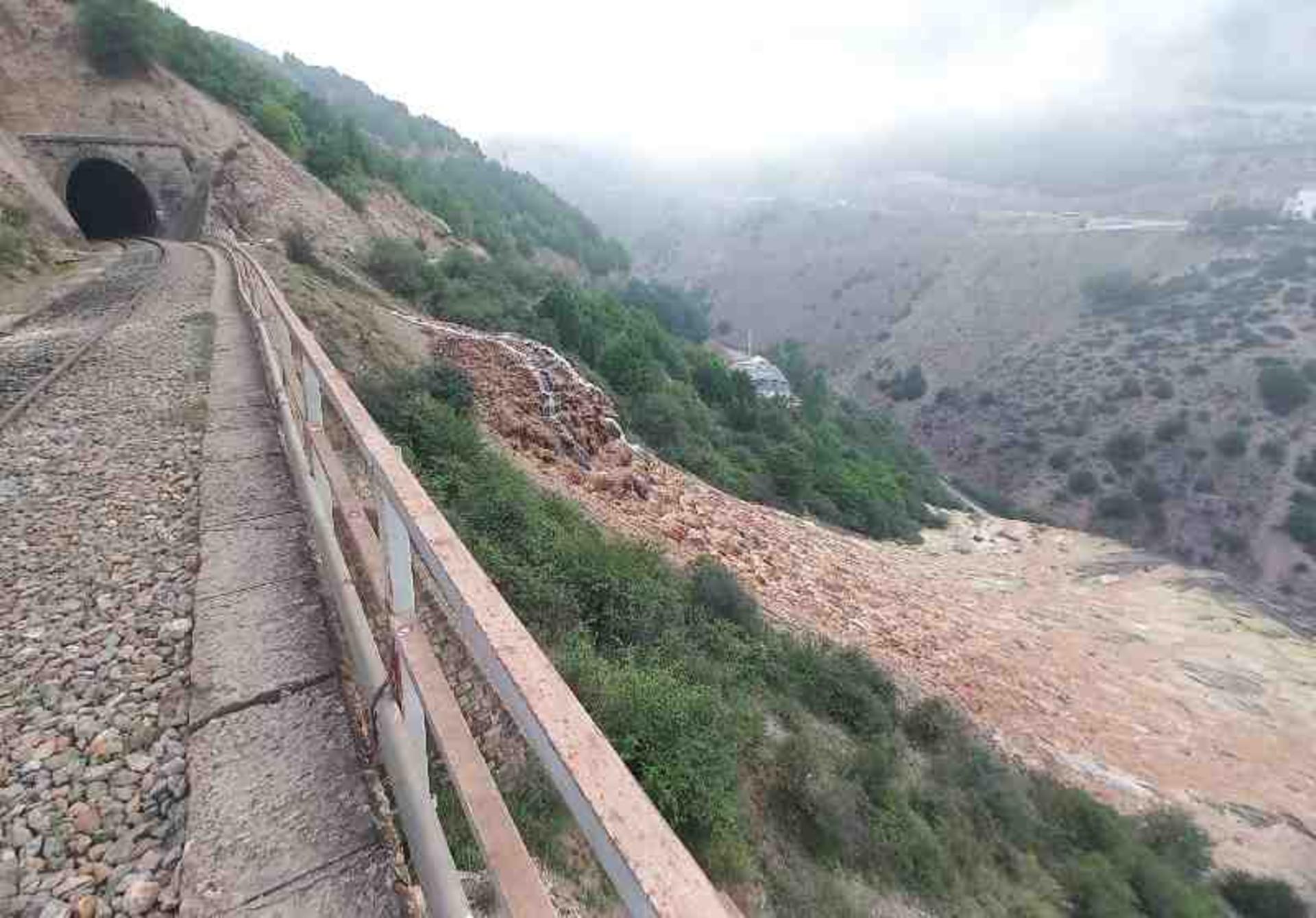 آبشار طبیعی شور آباد؛ منبع عکس: گوگل مپ؛ عکاس: Moji Y