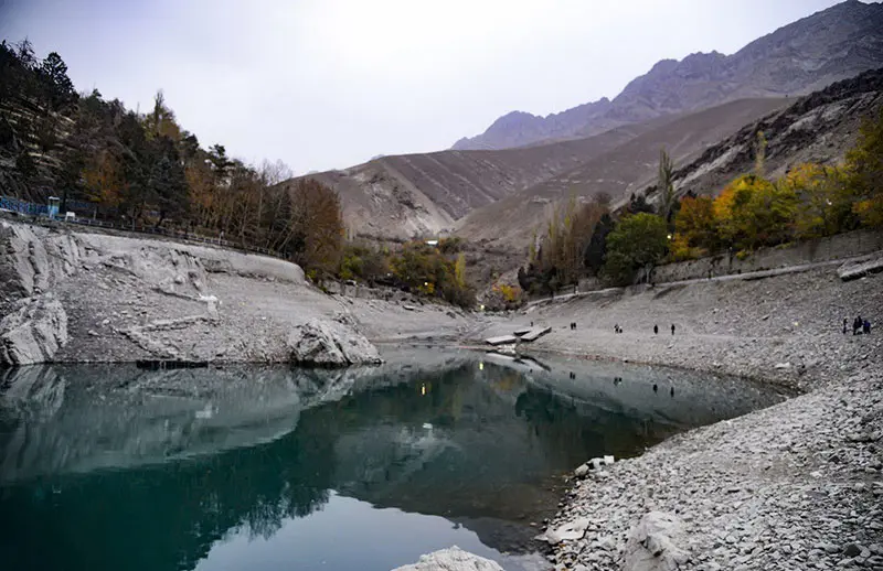 دریاچه سد کرج در پایین روستای واریان؛ منبع عکس: ایرنا؛ عکاس: نامشخص
