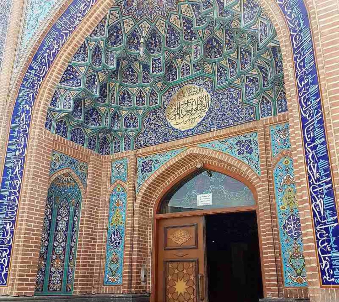 ورودی مسجد عالی قاپو؛ منبع عکس: گوگل مپ؛ عکاس: Nasim EJRAEI