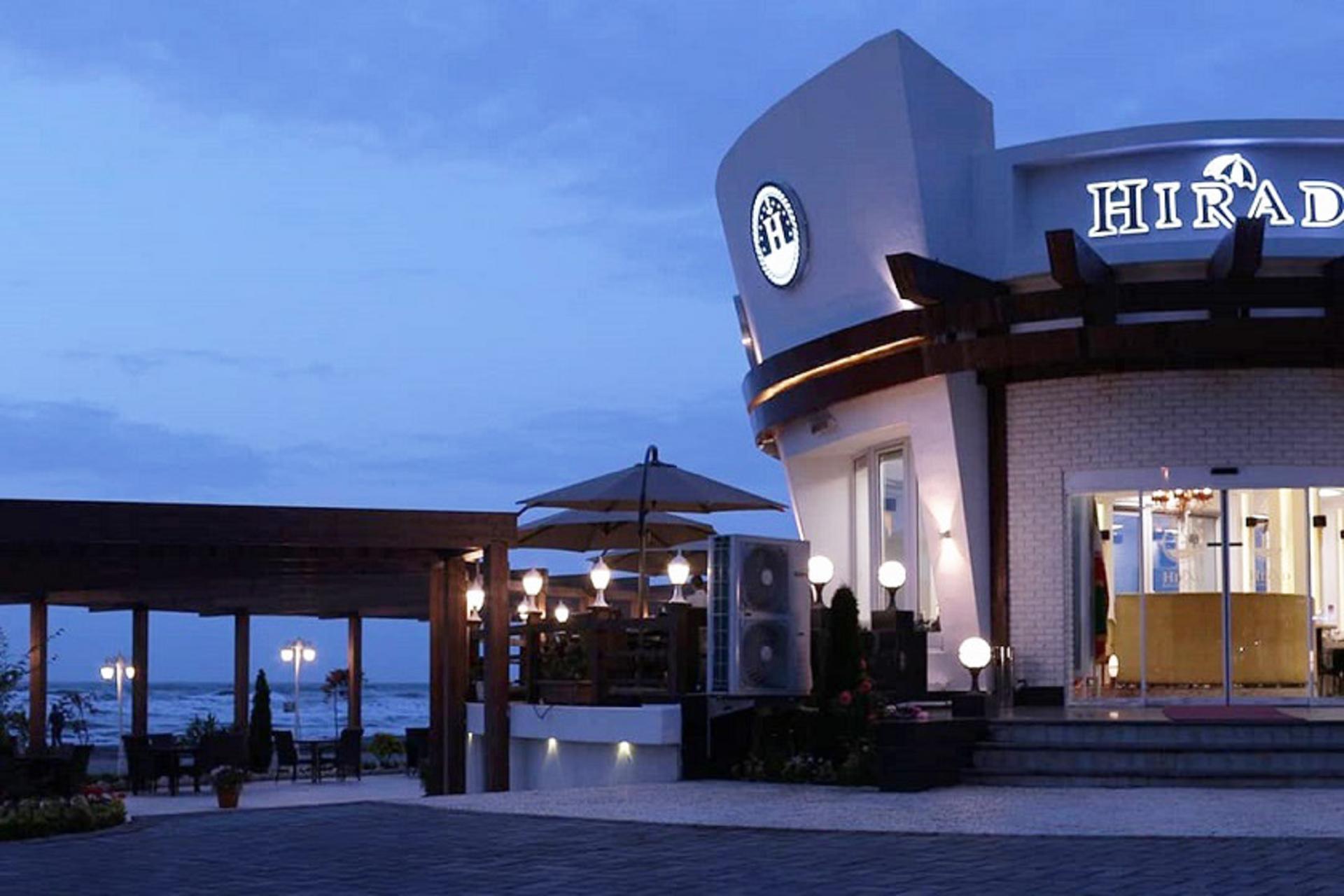 رستوران ساحلی هیراد بندر انزلی؛ منبع عکس: اینستاگرام hiradfood.ir؛ عکاس: نامشخص