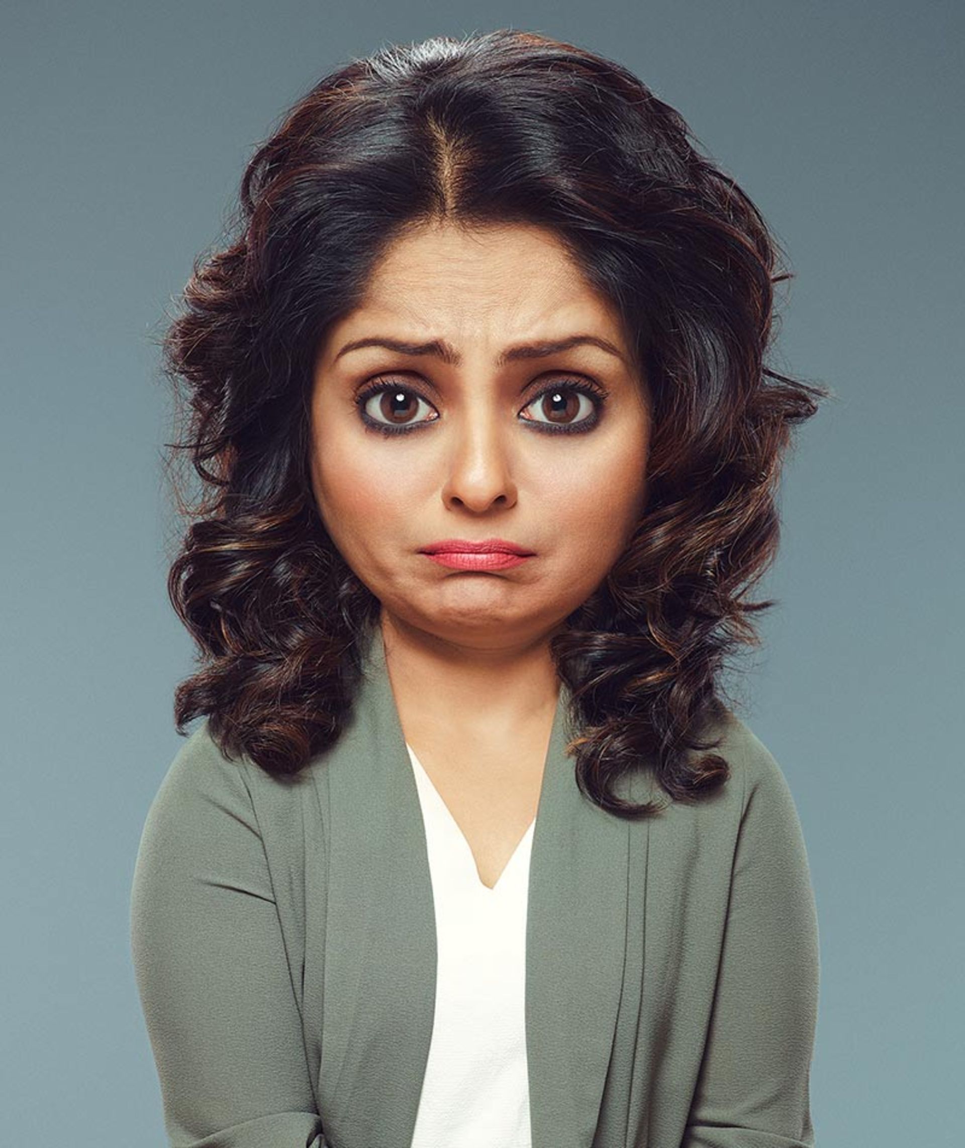 زنی نگران در لباس کودک؛  اثر Cristian Girotto