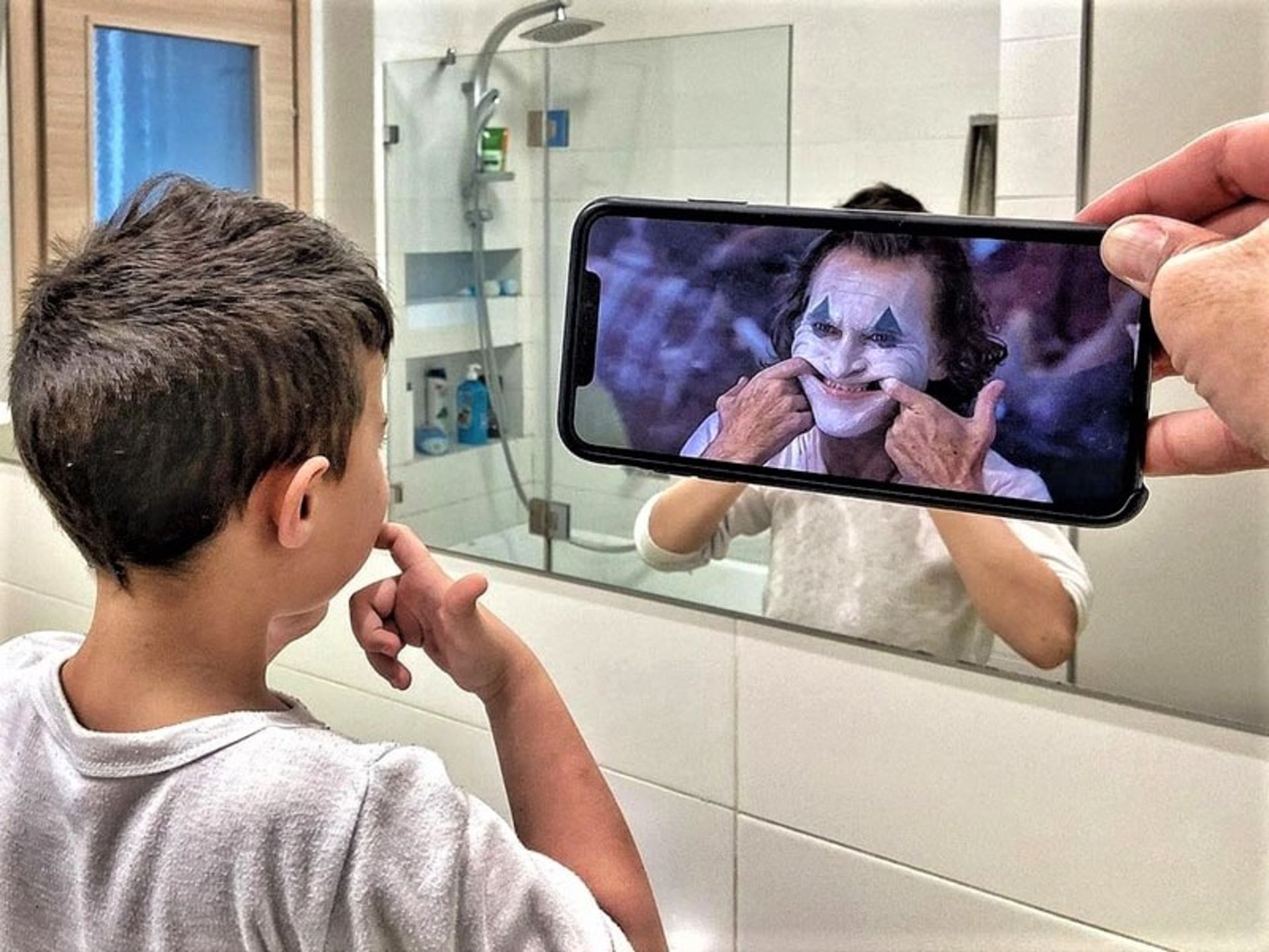 تلفیق عکس جوکر با پسربچه خندان