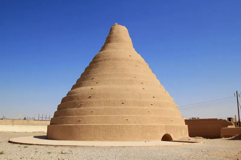 یخچال خشتی؛ منبع عکس: 100 Mile House، عکاس: نامشخص