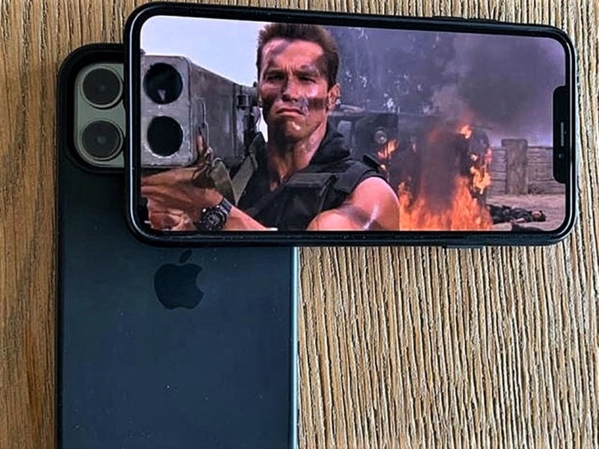 تلفیق عکس آرنولد با دوربین آیفون