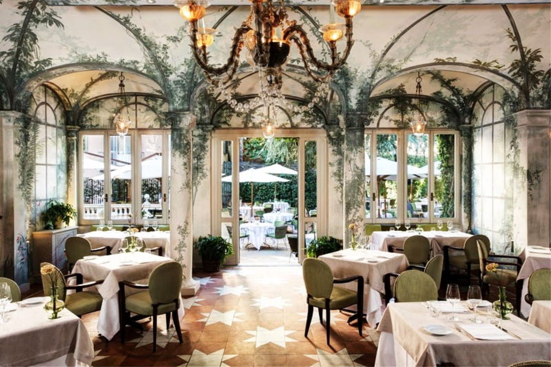 باغ رستوران هتل روکو فورت، منبع:  .roccofortehotels.com