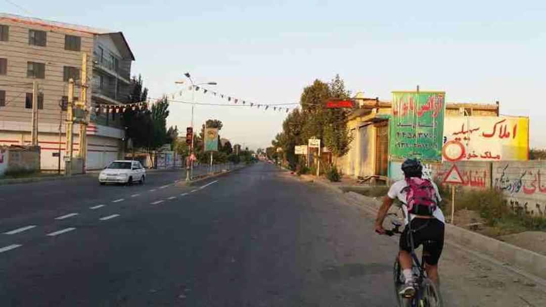 خیابان‌های تهراندشت کرج؛ منبع عکس: chanlibel.ir؛ عکاس: ناشناس