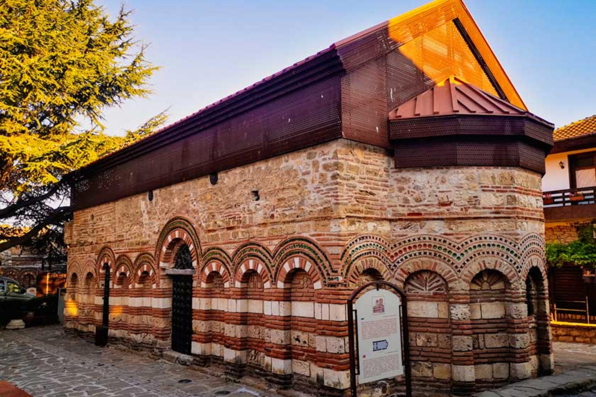کلیساهای قدیمی شهر تاریخی نسبار؛ منبع عکس: گوگل‌مپ؛ عکاس: Viktor Nikolov