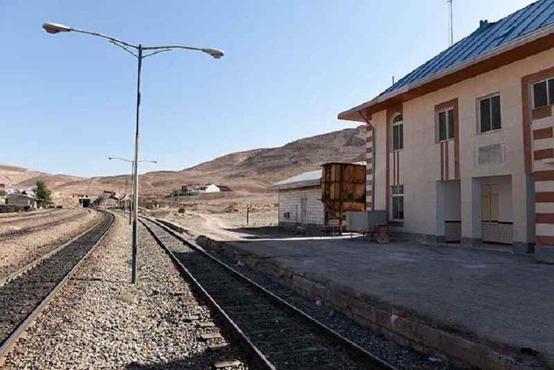 ایستگاه راه اهن گدوک، منبع عکس: گوگل مپ؛ عکاس: Babak S