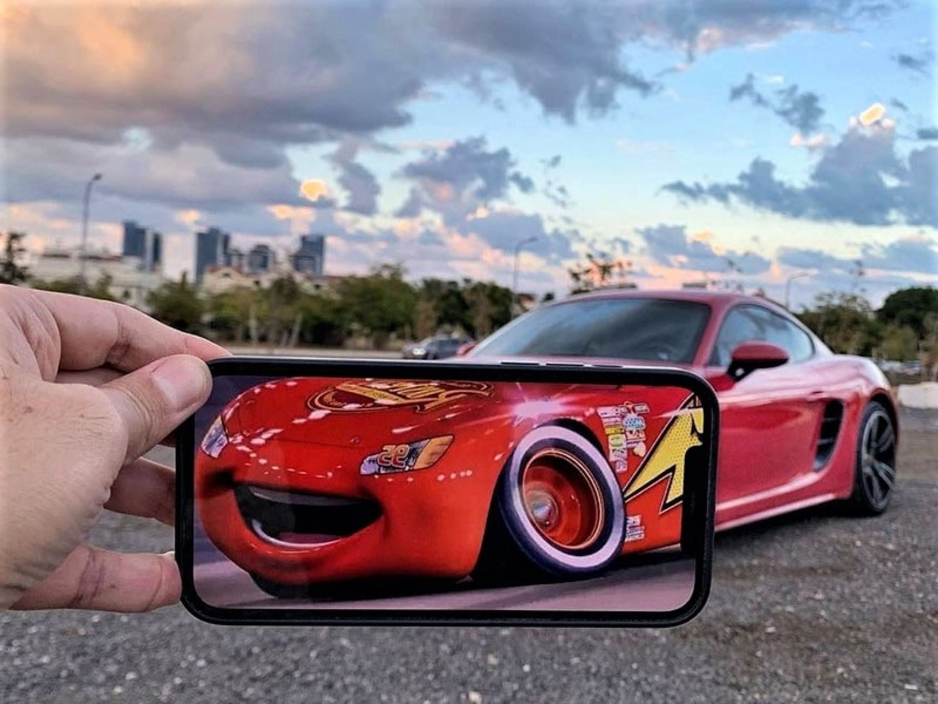 تلفیق کارتون با خودروی قرمز