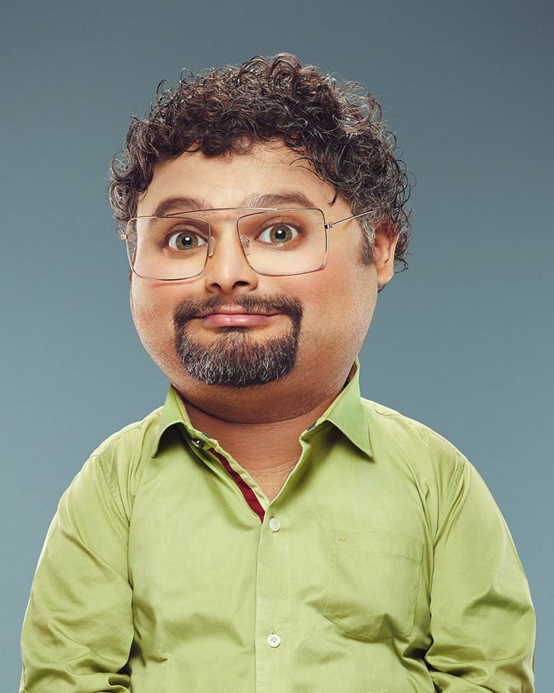 مردی با لبخند در لباس کودک؛  اثر Cristian Girotto