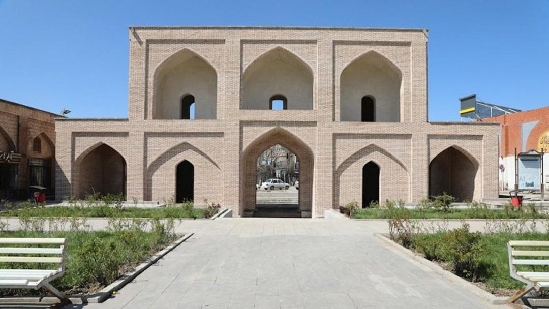 سردر عالی قاپو مرمت شده؛ منبع عکس: yjc.ir؛ عکاس: نامشخص
