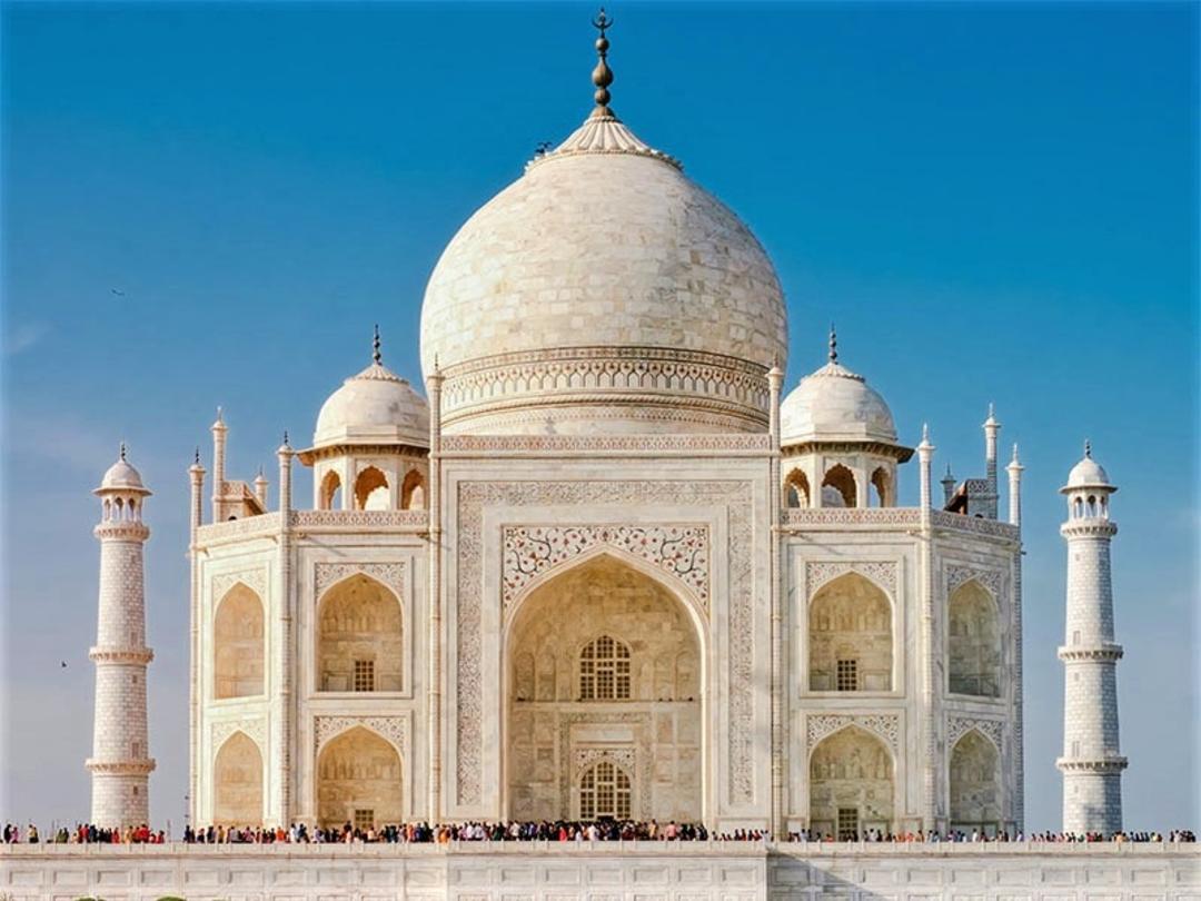 نمای ساختمان تاج محل، منبع عکس: cntraveler.com، عکاس: ناشناس
