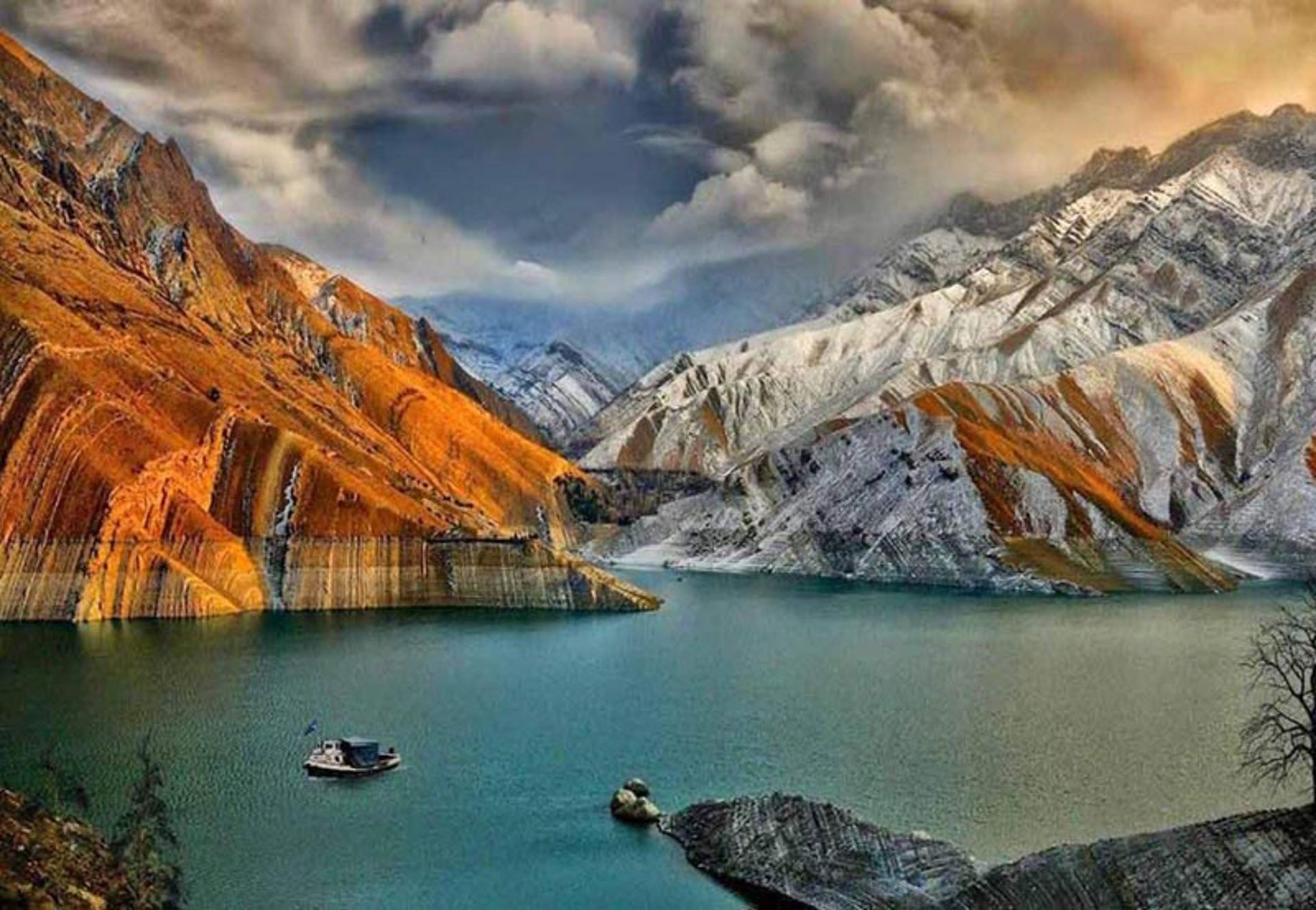 کوه های اطراف دریاچه سد کرج؛ منبع عکس: IRAN Paradise؛ عکاس: نامشخص
