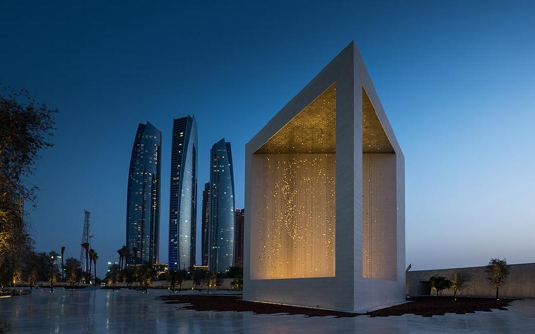 یادبود بنیانگذار در ابوظبی، منبع عکس: architectmagazine.com، عکاس: ناشناس