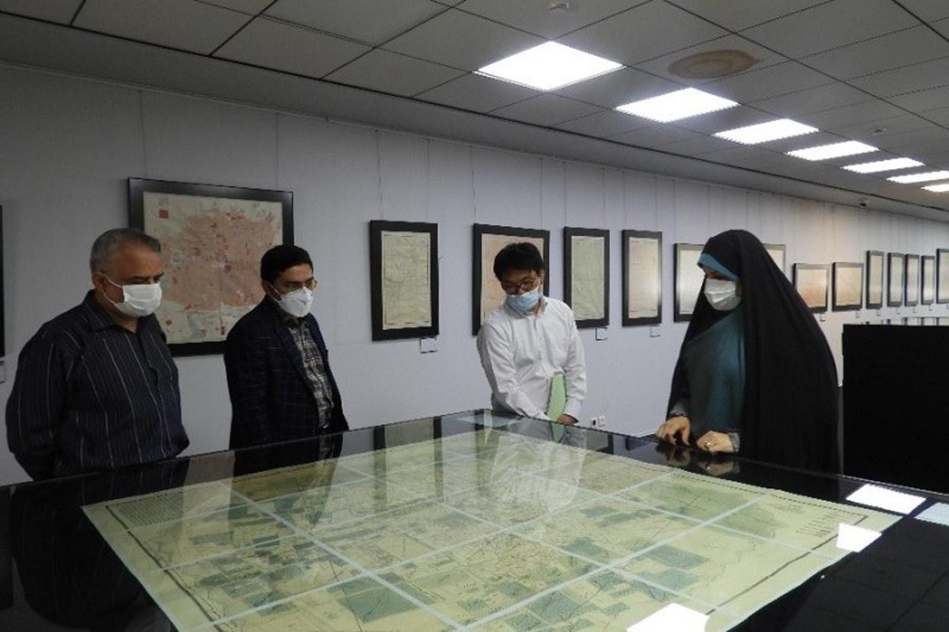 بازدید گروه خبری رادیو و تلویزیون ملی ژاپن NHK از موزه نقشه تهران؛ منبع عکس: Mapmuseum.tehran.ir؛ عکاس: نامشخص