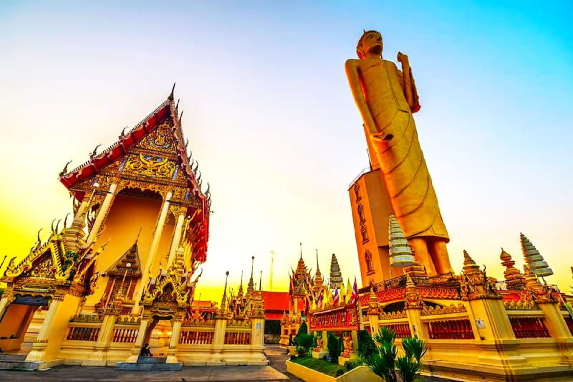 بودای بزرگ Wat Bhurapha Piram، منبع: ph.hotels.com