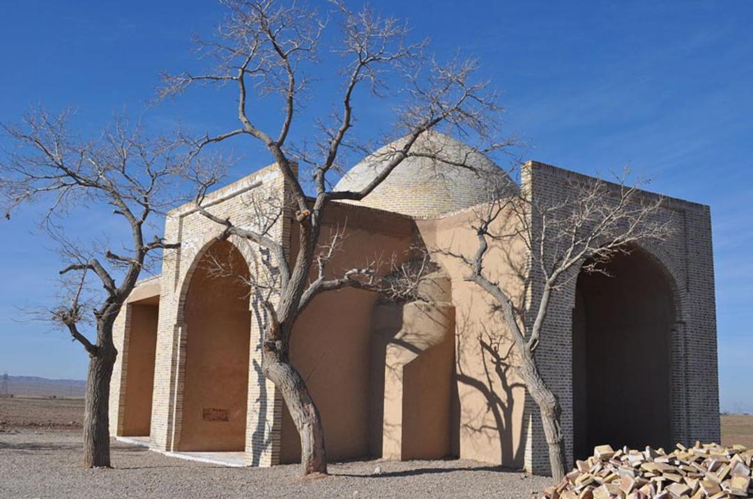 مقبره شیخ آذری پس از مرمت؛ منبع عکس: ویکی مدیا؛ عکاس: Arghiyan