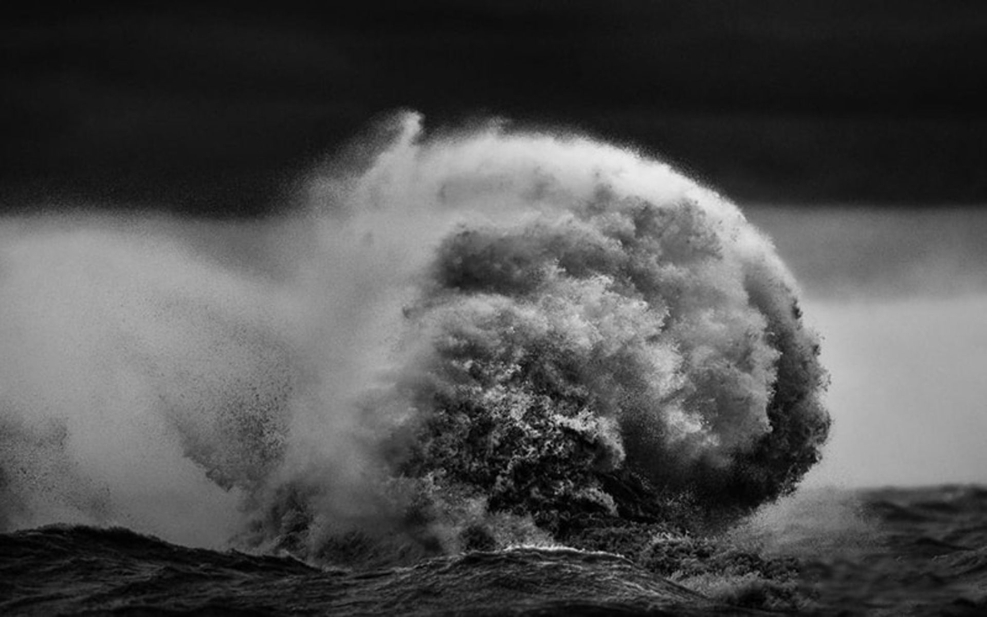 موج بسیار بزرگی در دریاچه ایری، منبع عکس: اینستاگرام trevorpottelbergphotography@، عکاس: Trevor Pottelberg