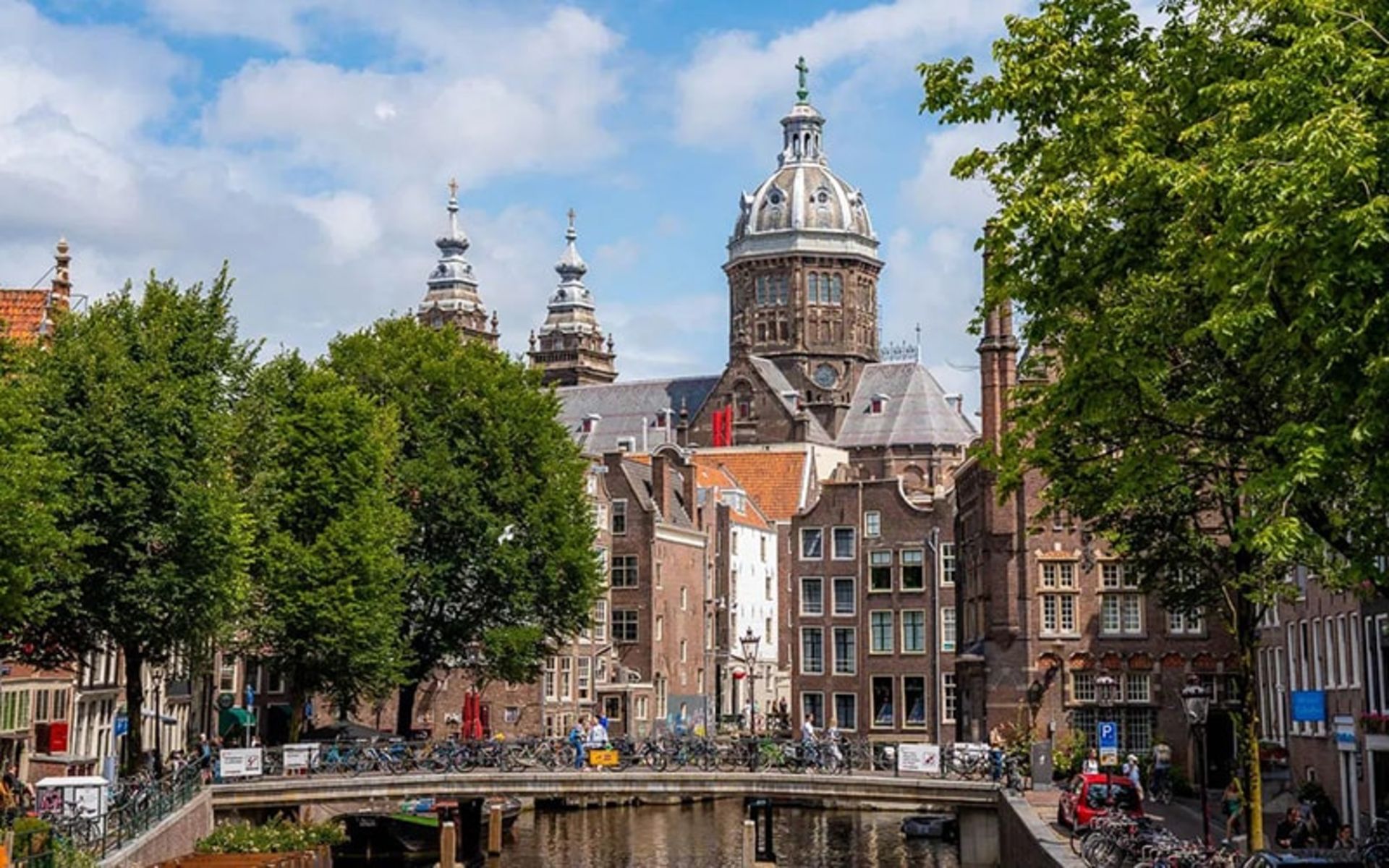 ساختمان‌های قدیمی در آمستردام