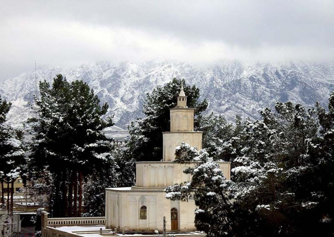 ارگ کلاه فرنگی بیرجند در زمستان؛ منبع عکس: ویکی مدیا؛ عکاس: Moas70 