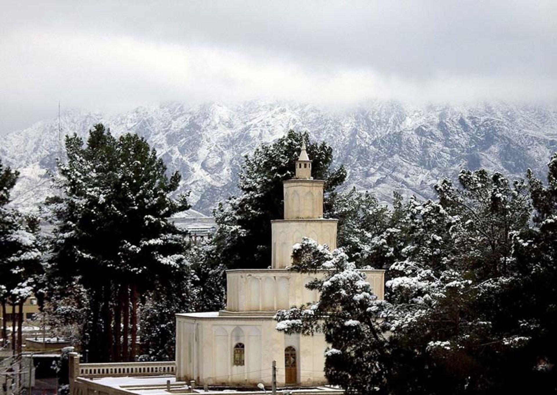 ارگ کلاه فرنگی بیرجند در زمستان؛ منبع عکس: ویکی مدیا؛ عکاس: Moas70 