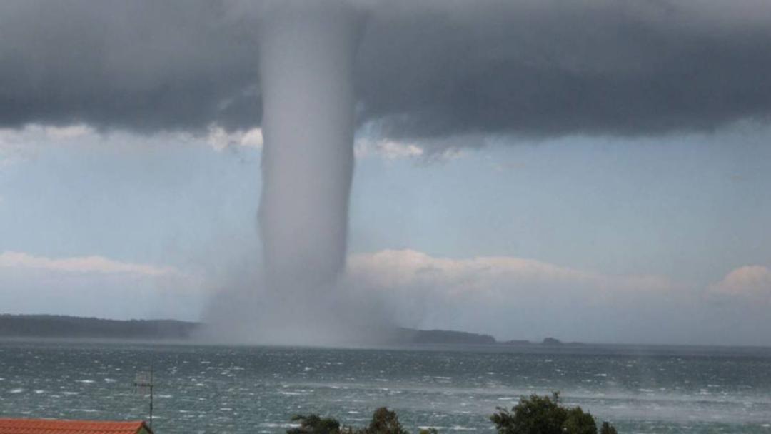 تنوره دریایی سهمگین؛ منبع عکس: Higgins Storm Chasing، عکاس: نامشخص
