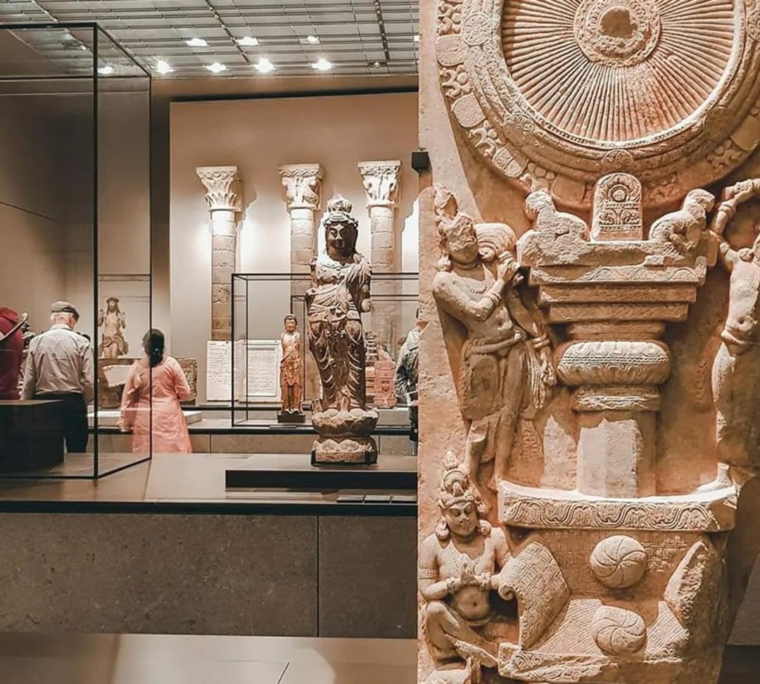 مجسمه‌ای بزرگ در موزه لوور ابوظبی، منبع عکس: اینستاگرام nengnengcastillo، عکاس: ناشناس