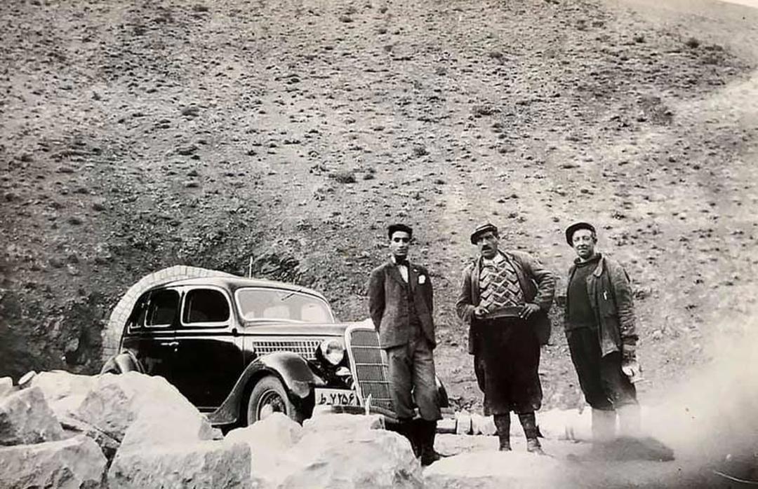 عکس قدیمی سازندگان تونل کندوان
