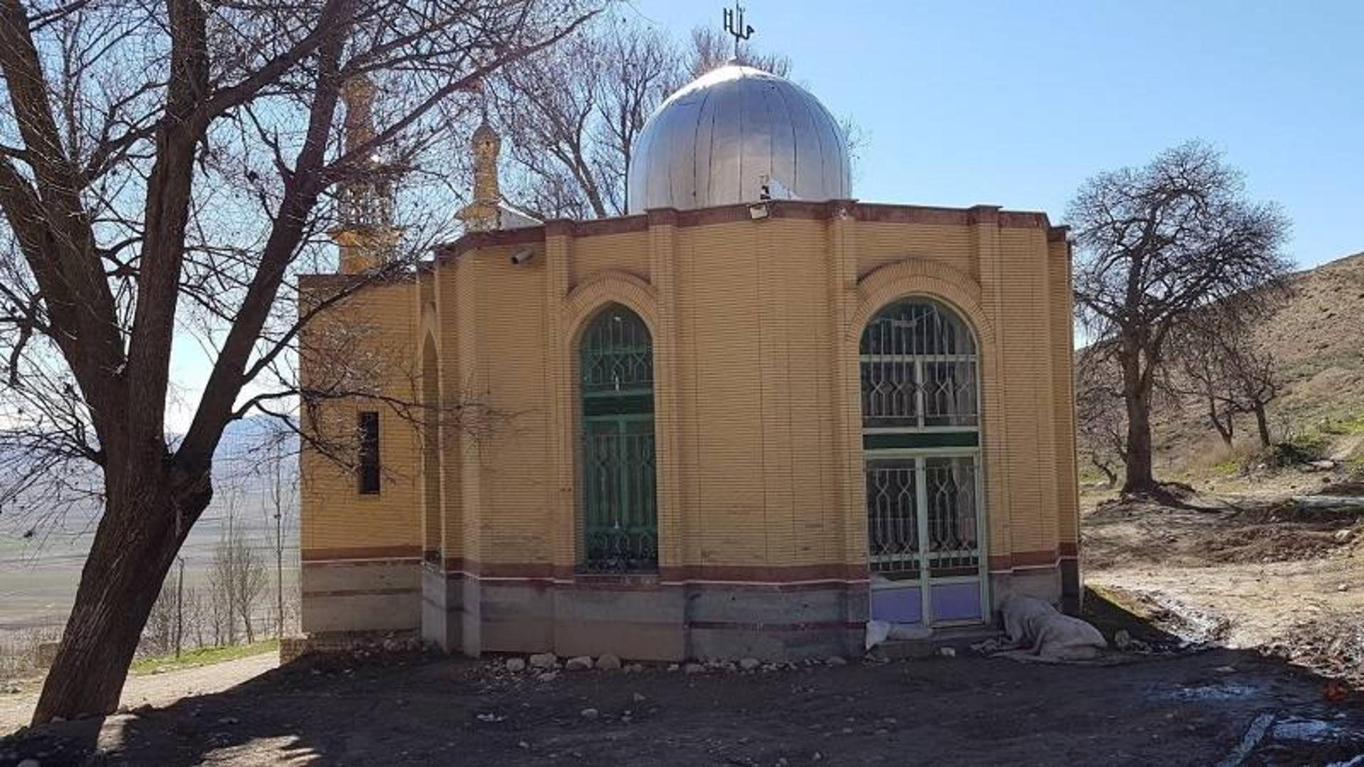 آرامگاه دانیال نبی در سوداغلن؛ منبع عکس وب سایت 10000yearsold؛ عکاس: ناشناس